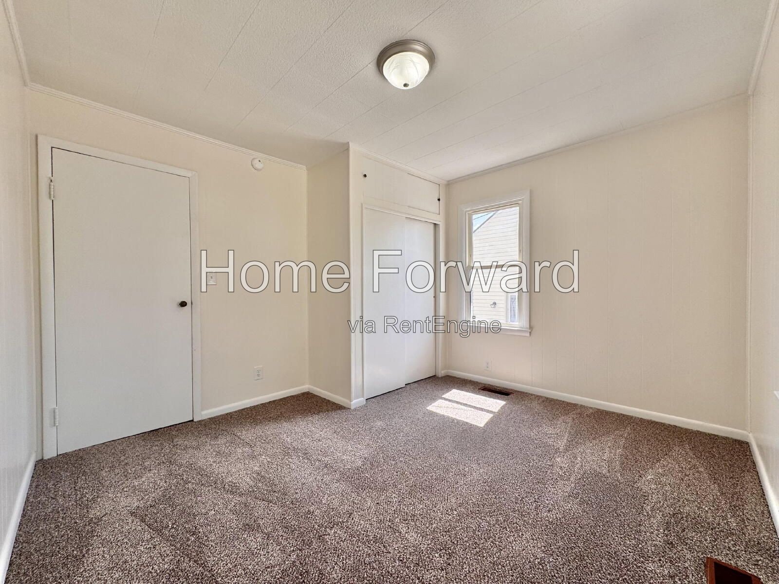 4 bed Home in Richmond KY - Spacious 1800 Sq Ft with 2 Full Baths at 107 North Robbins Court! property image