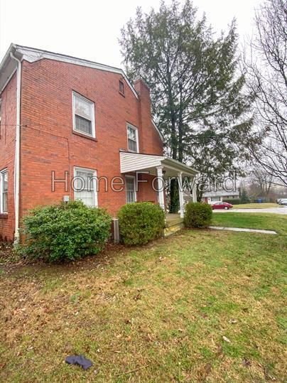 2 bed/1 bath duplex near downtown Lexington full of character! property image