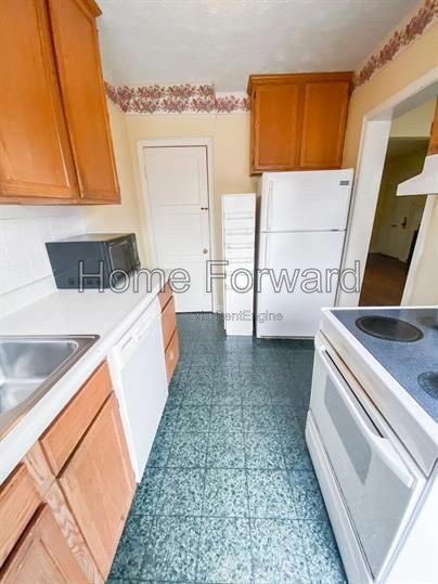 2 bed/1 bath duplex near downtown Lexington full of character! property image