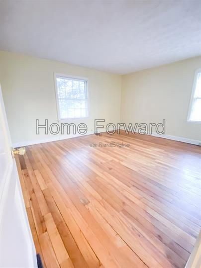 2 bed/1 bath duplex near downtown Lexington full of character! property image