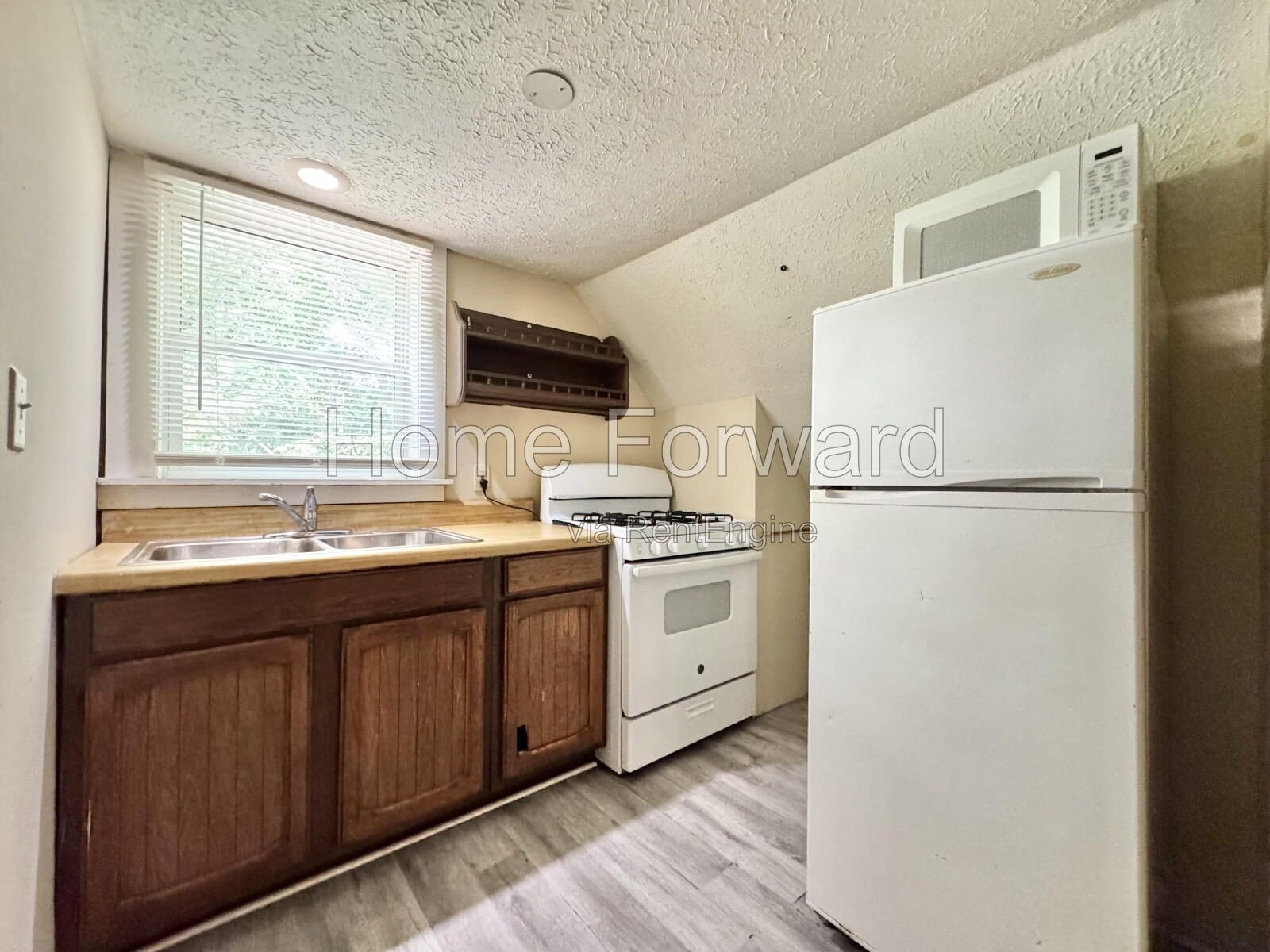 5 bed and 2 full bath home is within walking distance of downtown campus. property image
