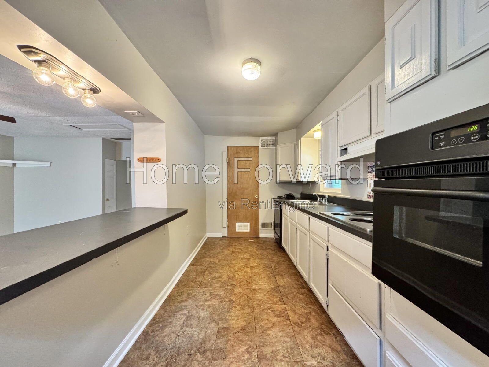 Available for showing and lease signing now! Lease dates of 08/06/2027 - 08/02/2028. property image