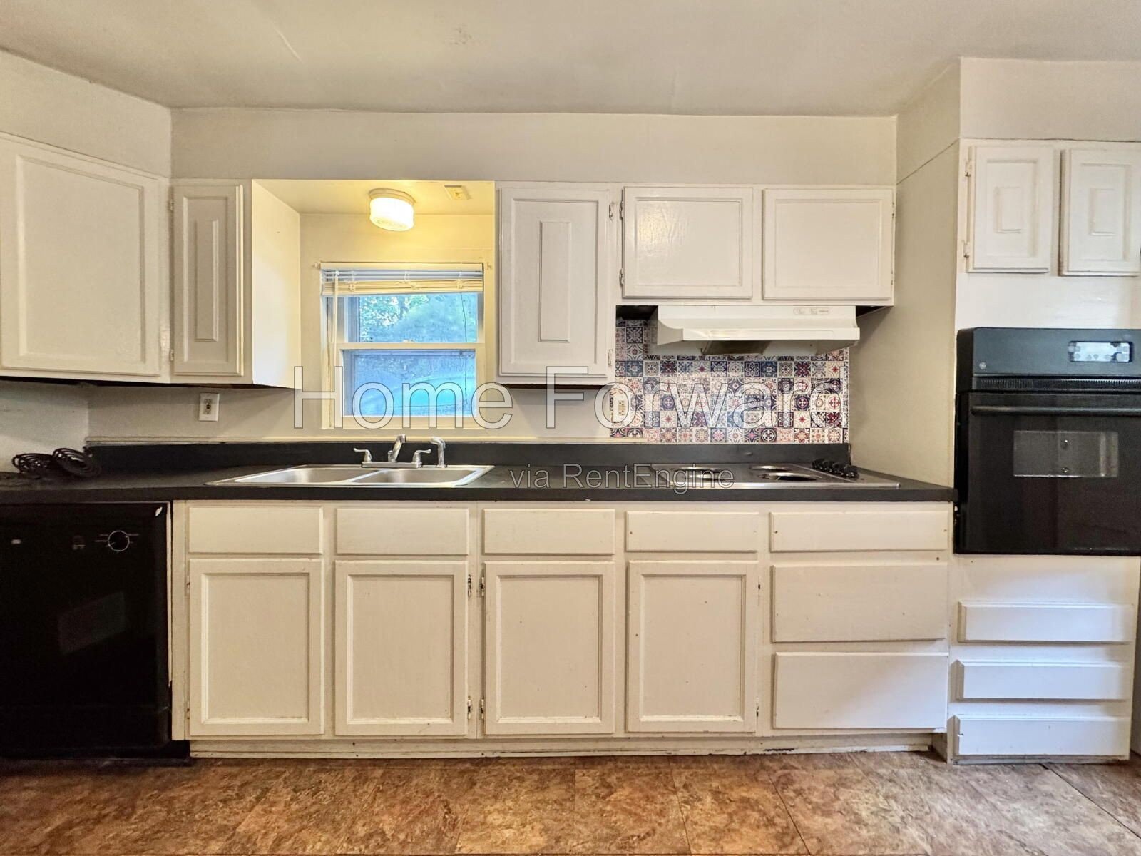 Available for showing and lease signing now! Lease dates of 08/06/2027 - 08/02/2028. property image