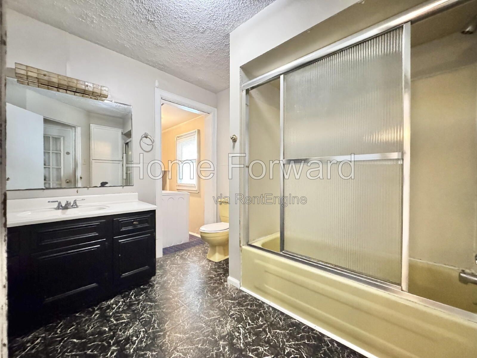 Available for showing and lease signing now! Lease dates of 08/06/2027 - 08/02/2028. property image