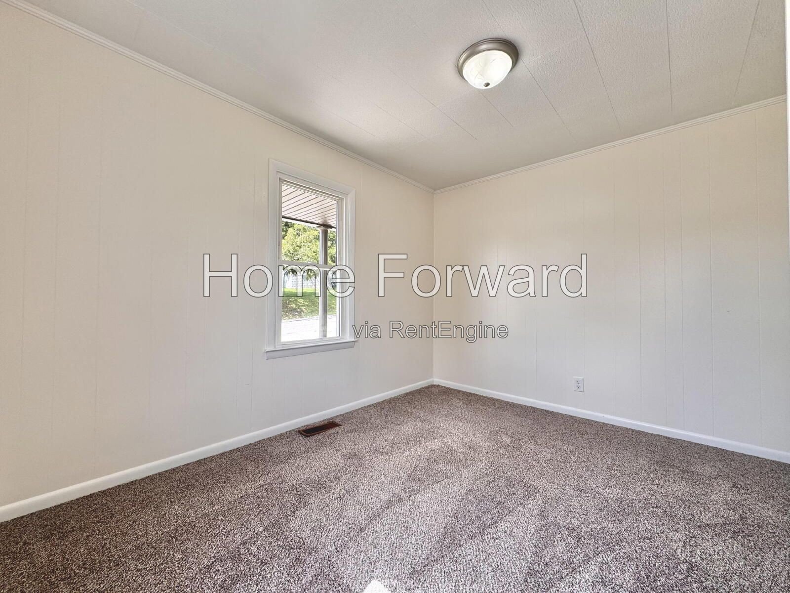 4 bed Home in Richmond KY - Spacious 1800 Sq Ft with 2 Full Baths at 107 North Robbins Court! property image