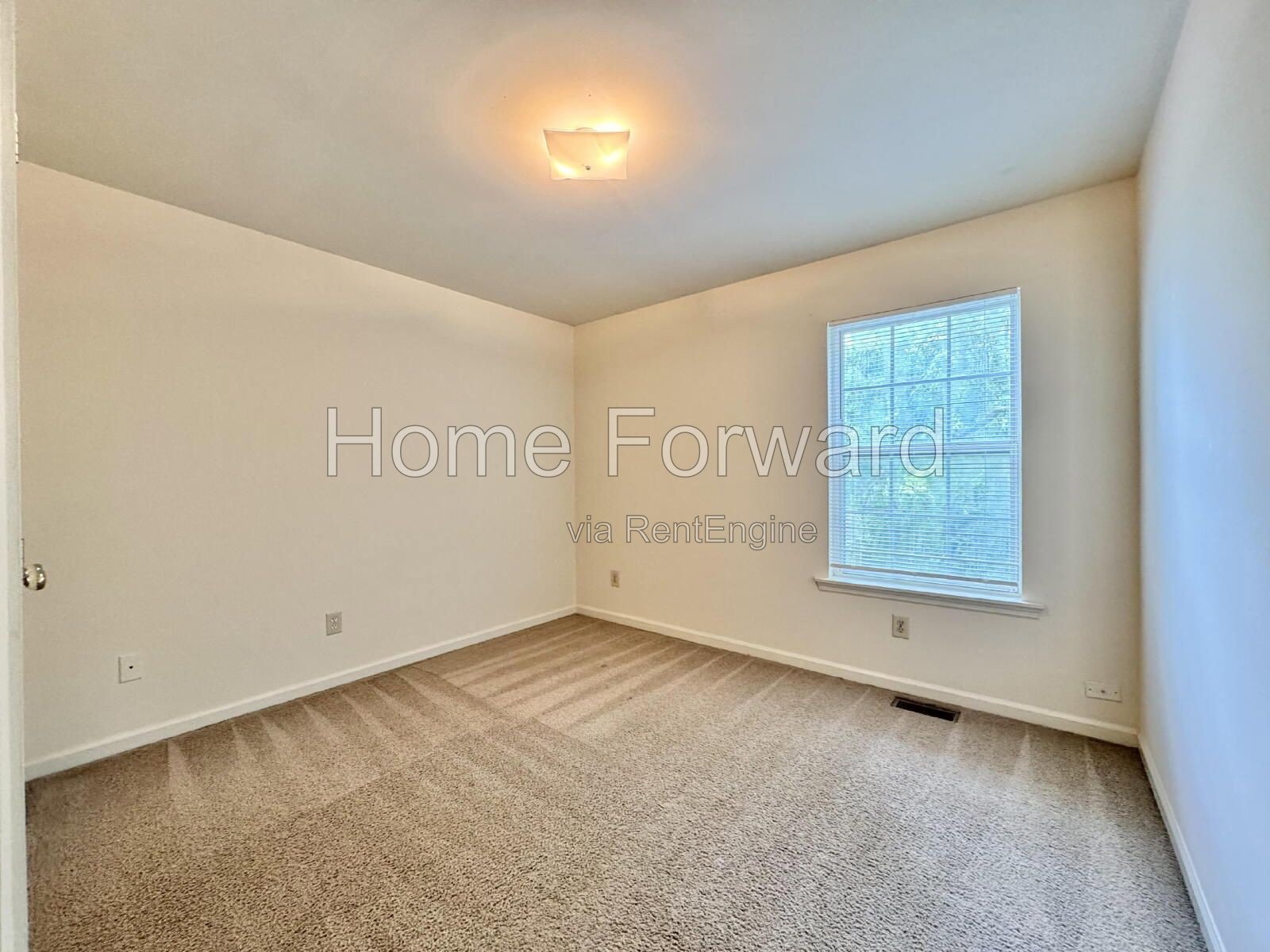4 bedrooms, 2 full bathroom duplex in the heart of Lexington! property image