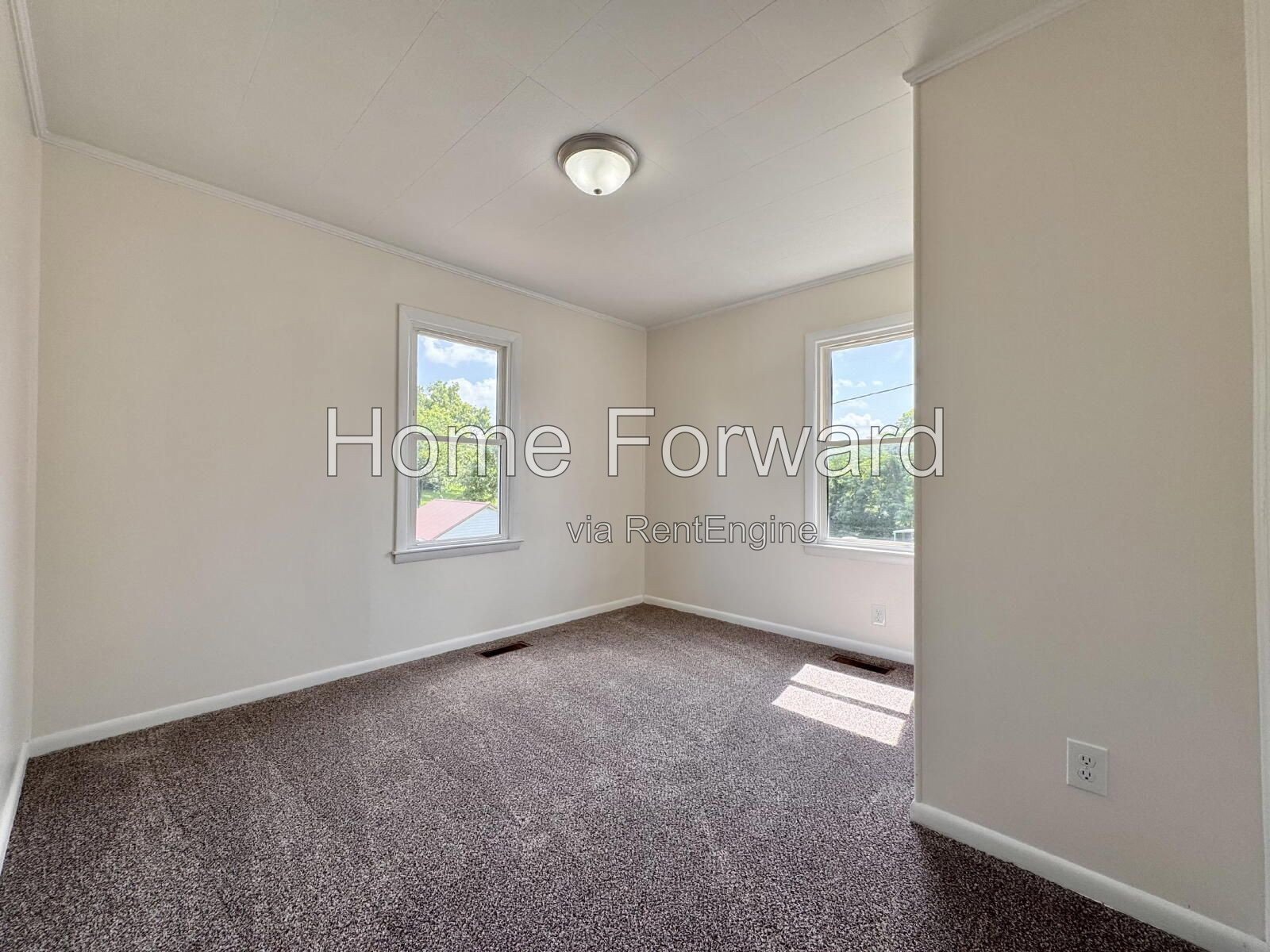 4 bed Home in Richmond KY - Spacious 1800 Sq Ft with 2 Full Baths at 107 North Robbins Court! property image