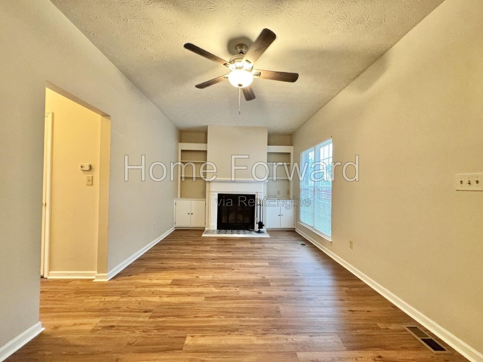 Updated Duplex Unit - New Flooring Throughout! property image
