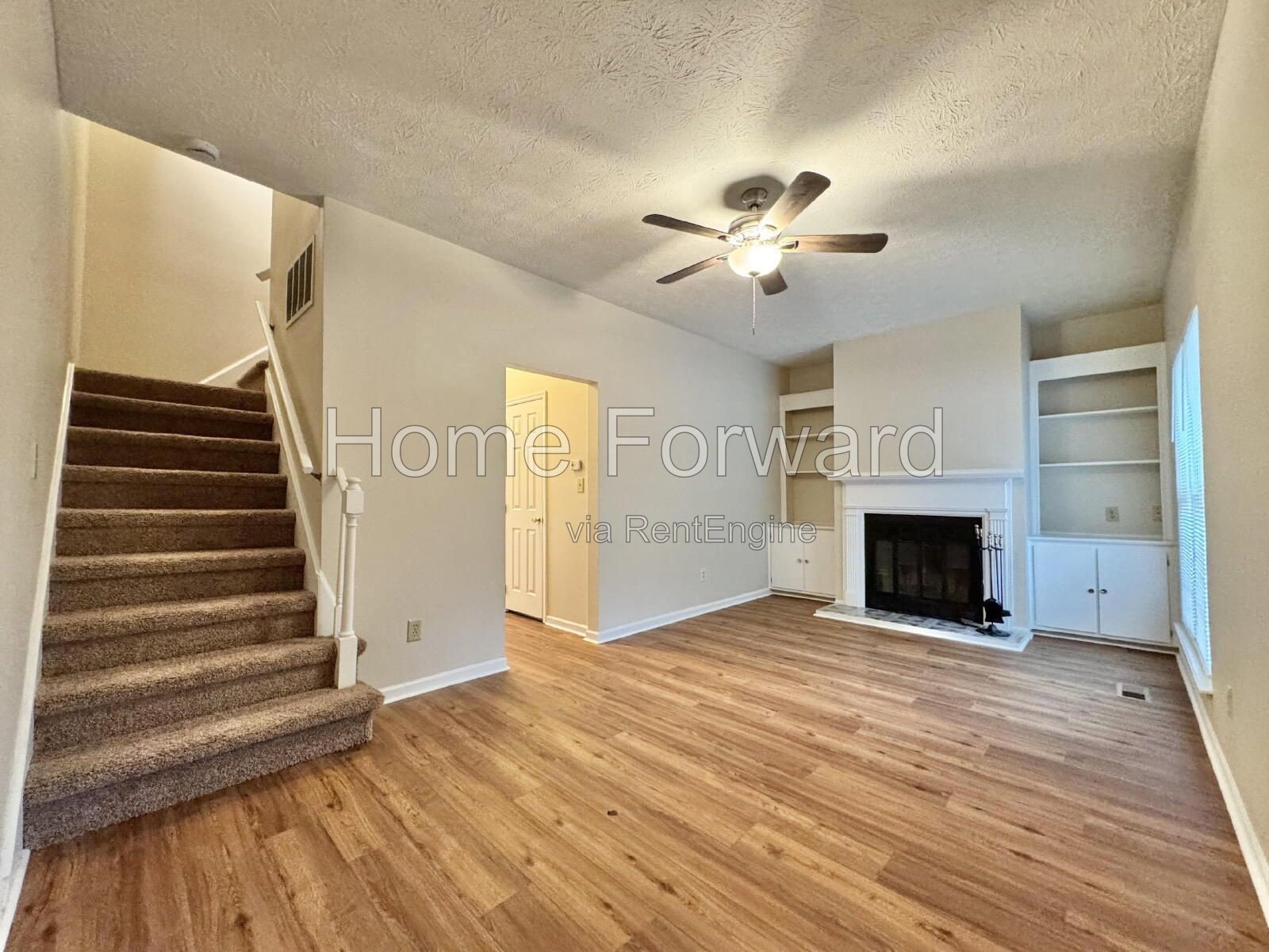 Updated Duplex Unit - New Flooring Throughout! property image
