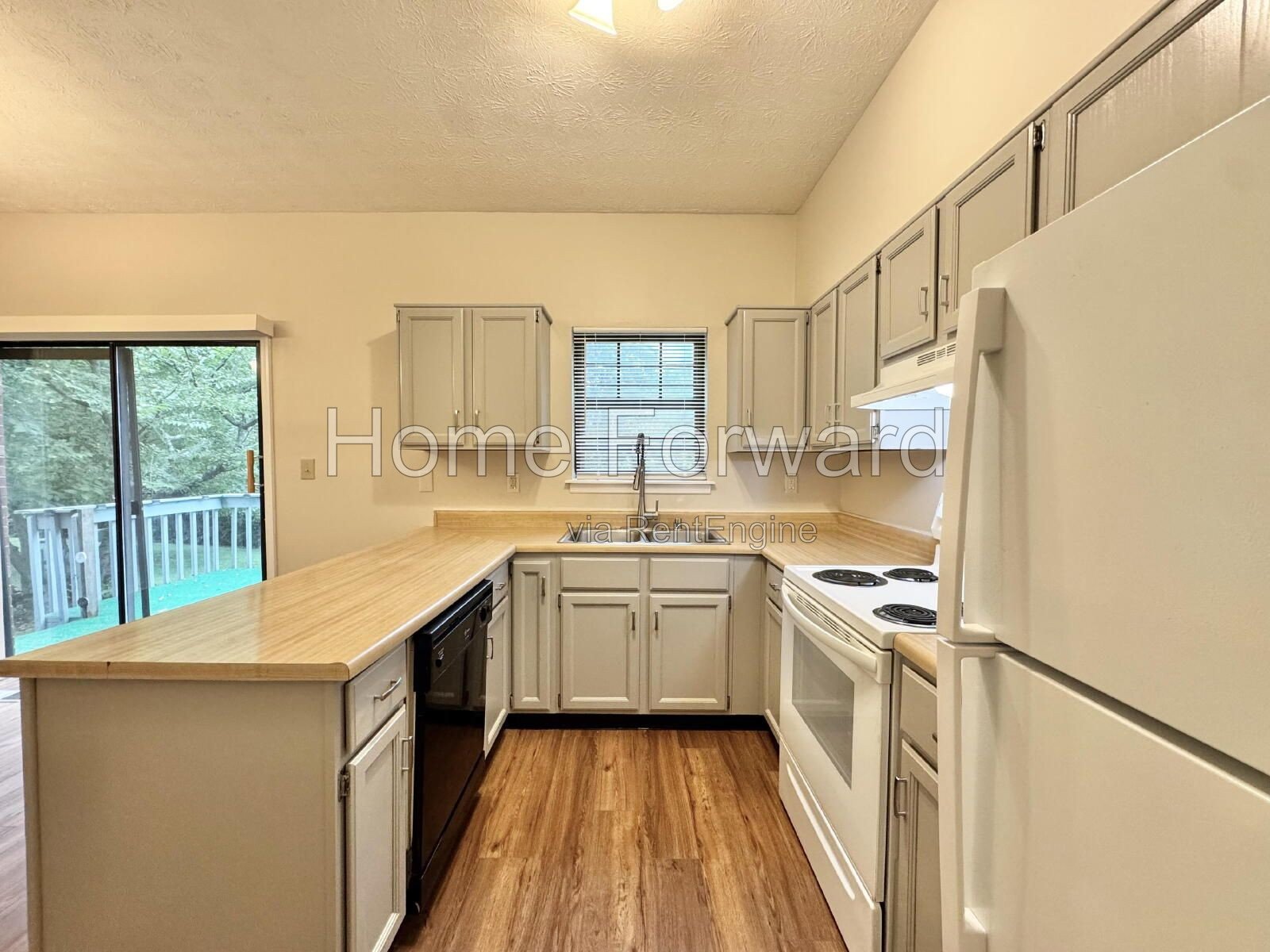 Updated Duplex Unit - New Flooring Throughout! property image