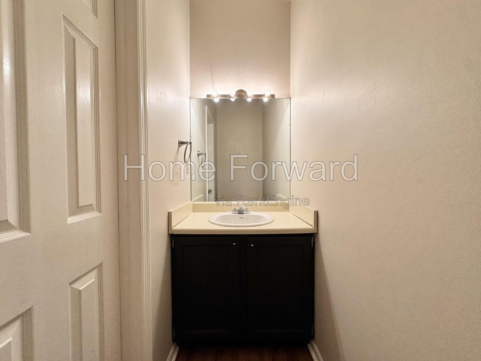Updated Duplex Unit - New Flooring Throughout! property image