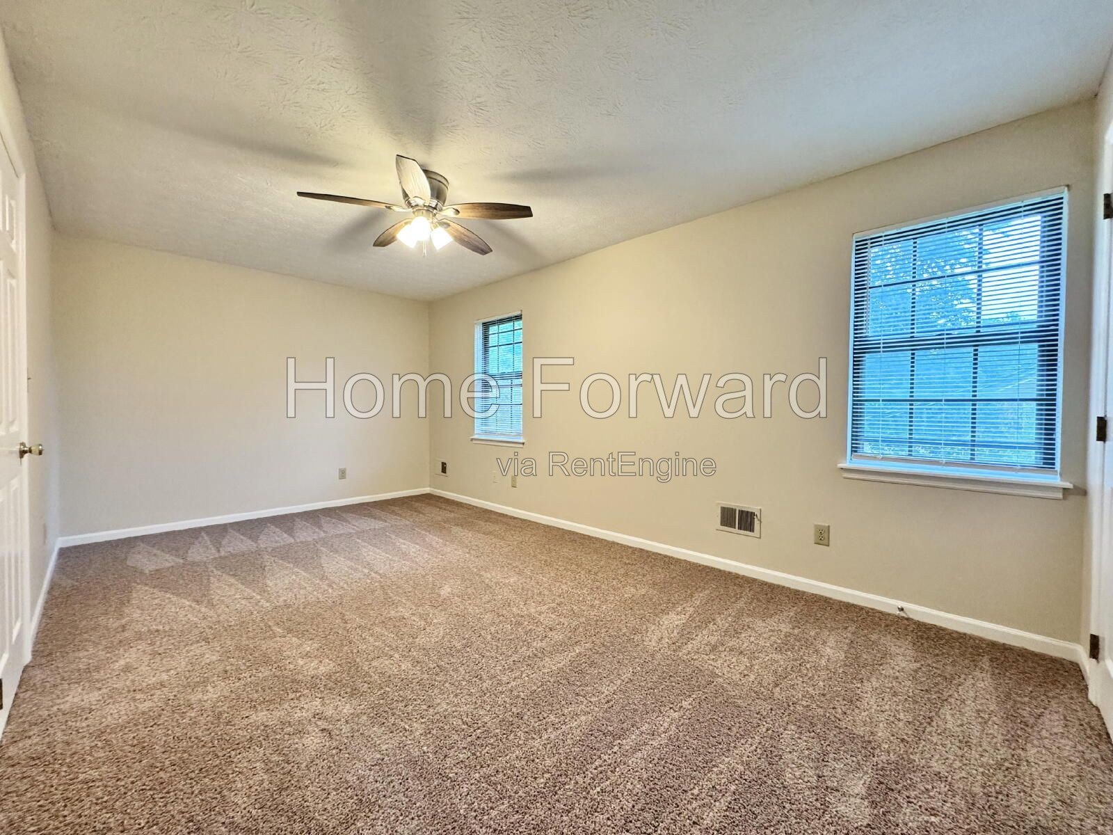Updated Duplex Unit - New Flooring Throughout! property image