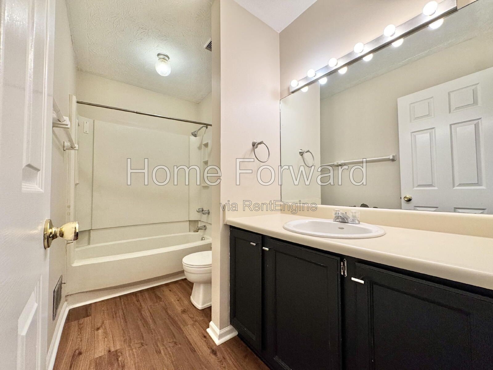 Updated Duplex Unit - New Flooring Throughout! property image