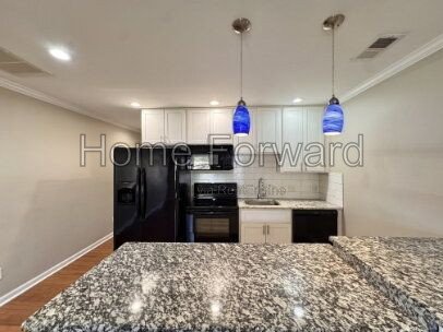 212 E 7th St property image