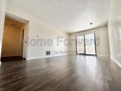 2045 Cambridge Dr property image