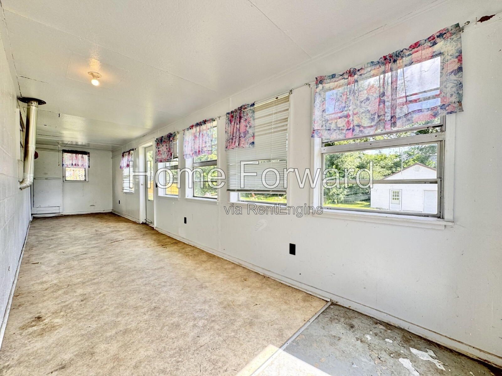 4 bed Home in Richmond KY - Spacious 1800 Sq Ft with 2 Full Baths at 107 North Robbins Court! property image