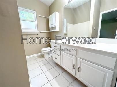Large Living Room with Vaulted Ceiling- Ranch Home Off Liberty Near Hamburg! property image
