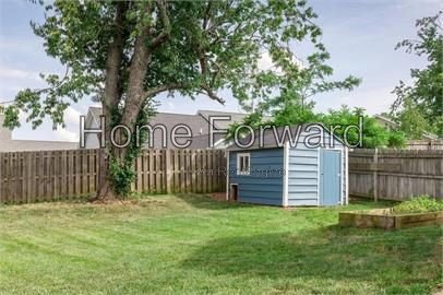 Large Living Room with Vaulted Ceiling- Ranch Home Off Liberty Near Hamburg! property image