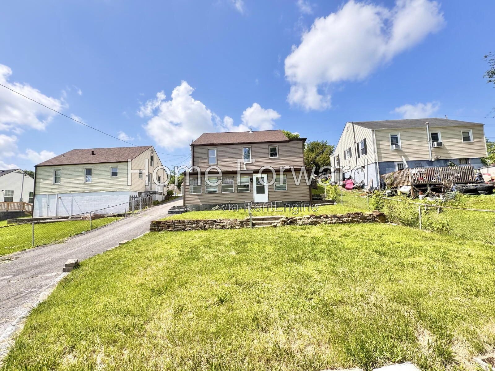 4 bed Home in Richmond KY - Spacious 1800 Sq Ft with 2 Full Baths at 107 North Robbins Court! property image