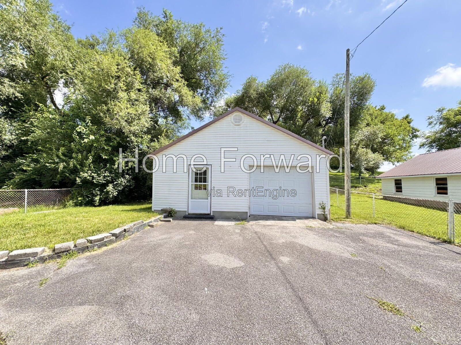 4 bed Home in Richmond KY - Spacious 1800 Sq Ft with 2 Full Baths at 107 North Robbins Court! property image