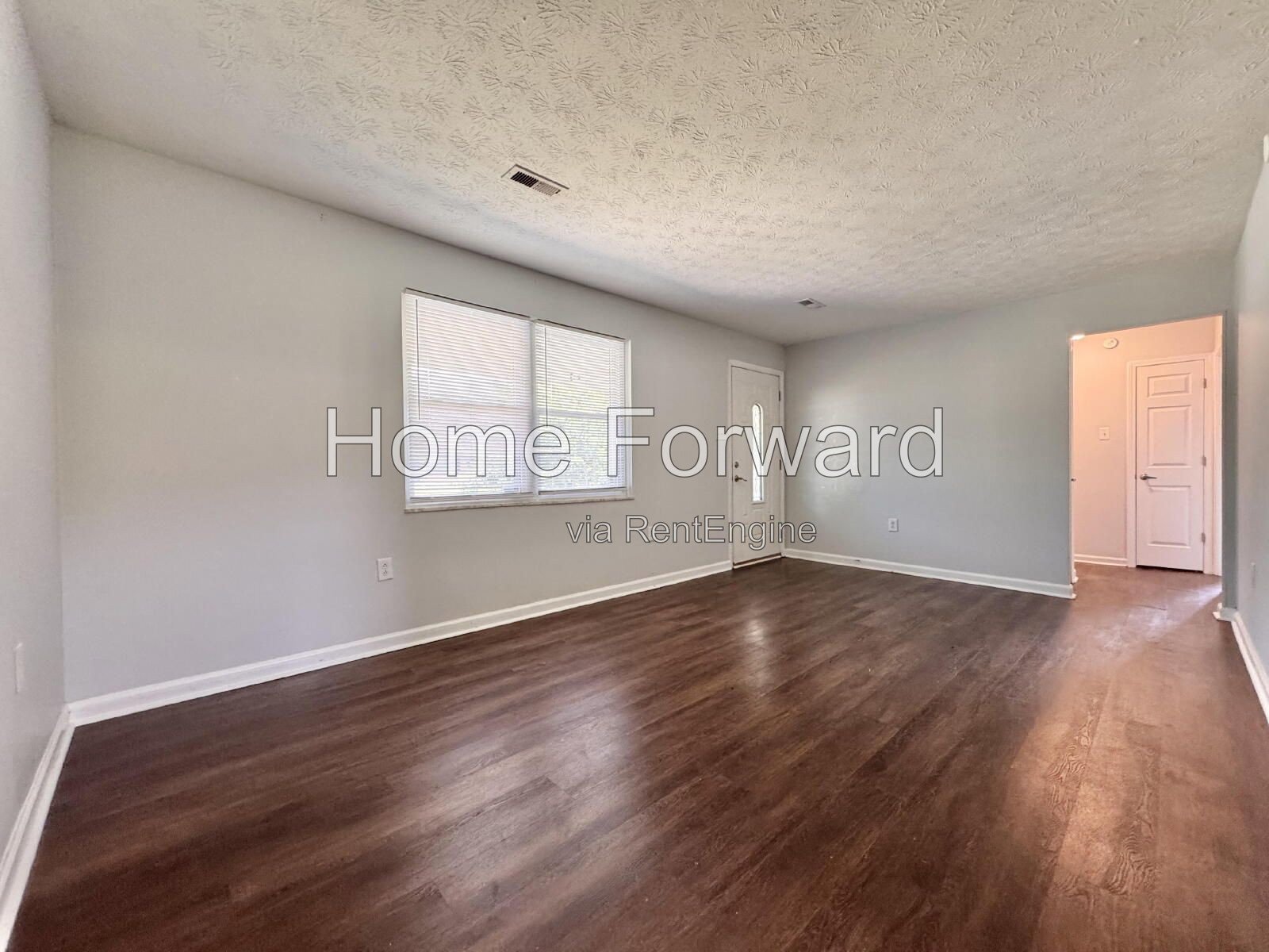 Sizable 3BR Home with Huge Bonus Den – Great Location in Richmond! property image