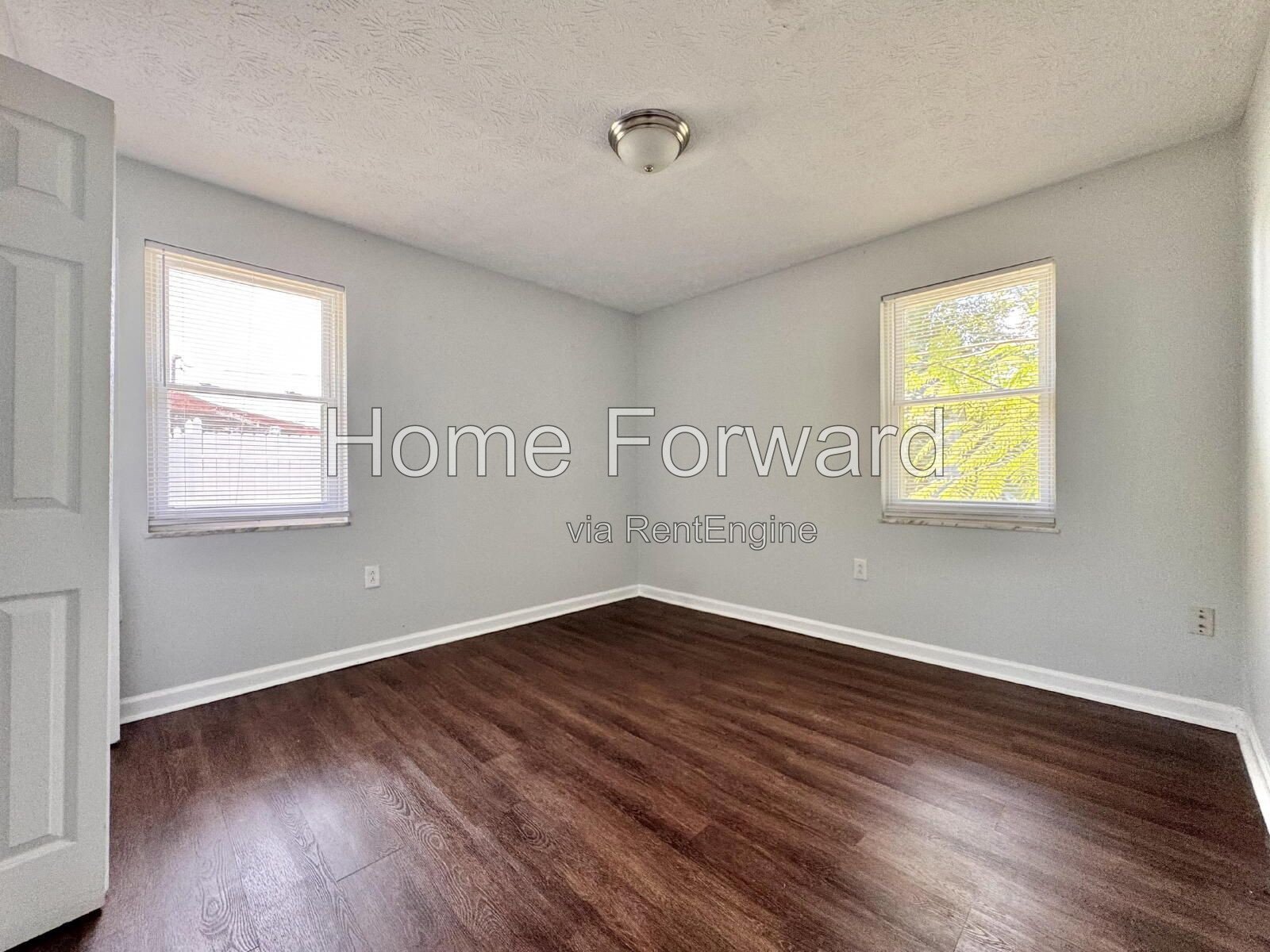 Sizable 3BR Home with Huge Bonus Den – Great Location in Richmond! property image