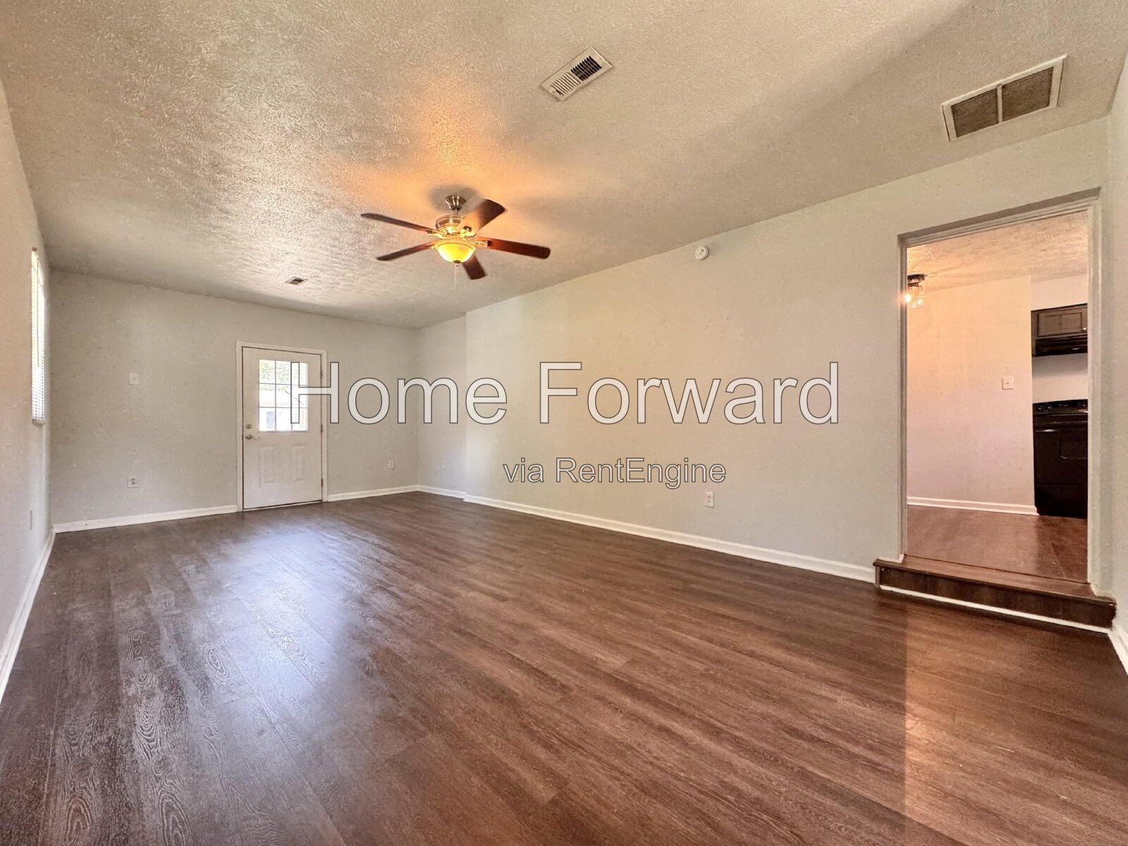 Sizable 3BR Home with Huge Bonus Den – Great Location in Richmond! property image