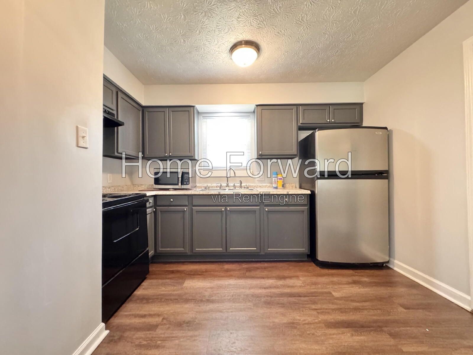 Sizable 3BR Home with Huge Bonus Den – Great Location in Richmond! property image