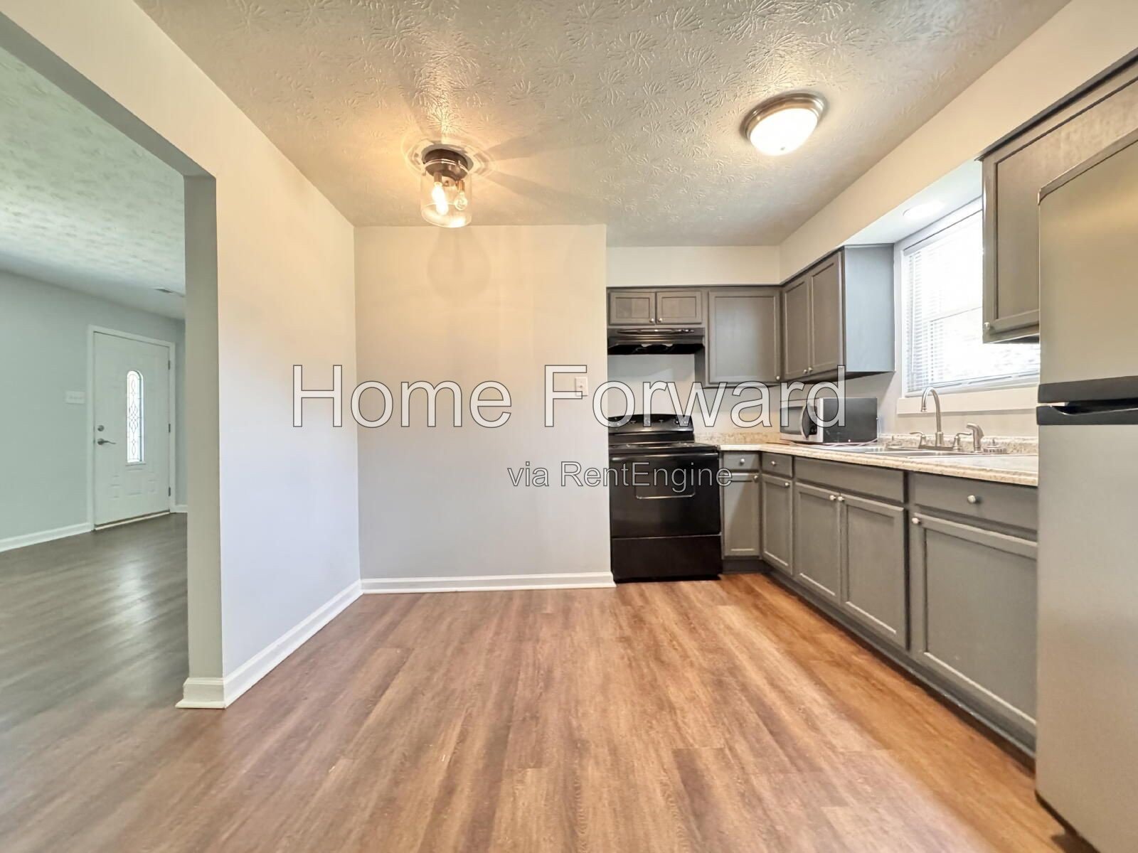 Sizable 3BR Home with Huge Bonus Den – Great Location in Richmond! property image