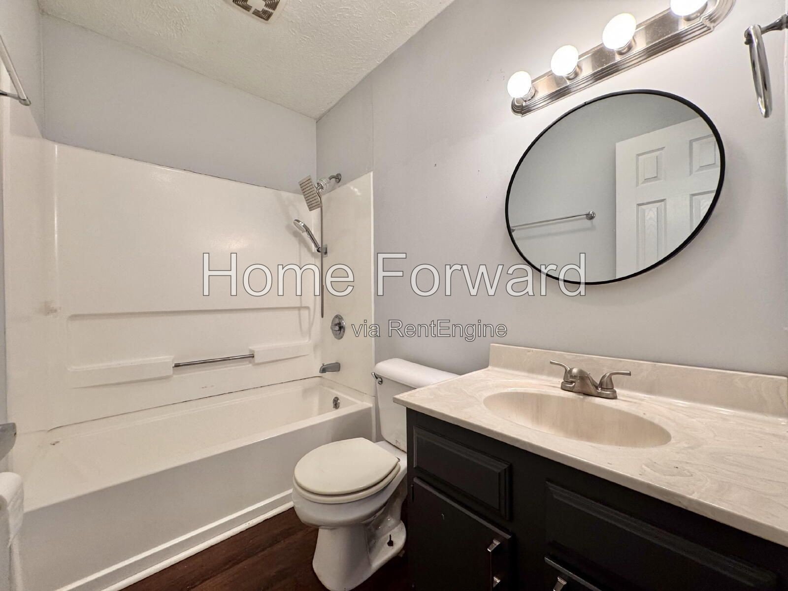 Sizable 3BR Home with Huge Bonus Den – Great Location in Richmond! property image