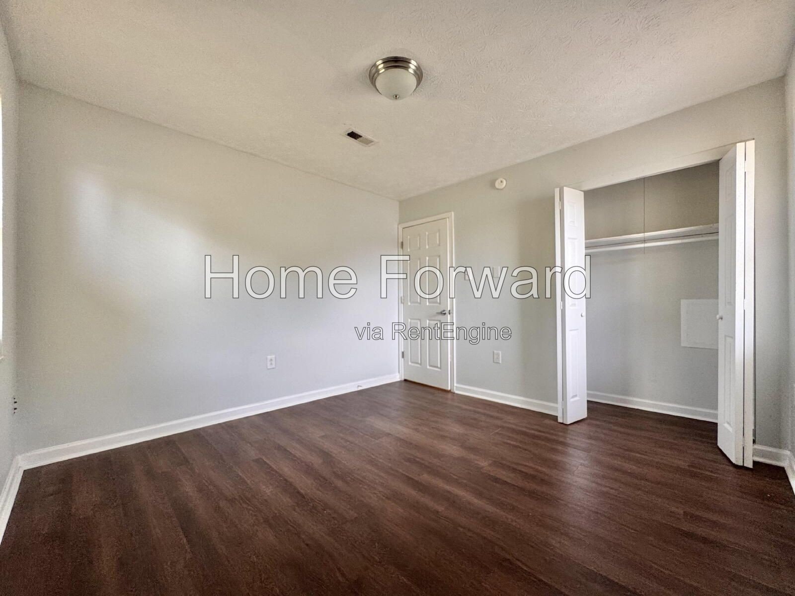 Sizable 3BR Home with Huge Bonus Den – Great Location in Richmond! property image
