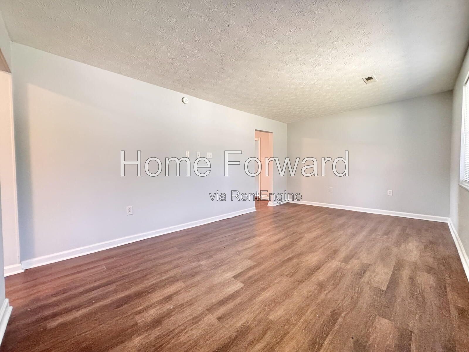 Sizable 3BR Home with Huge Bonus Den – Great Location in Richmond! property image