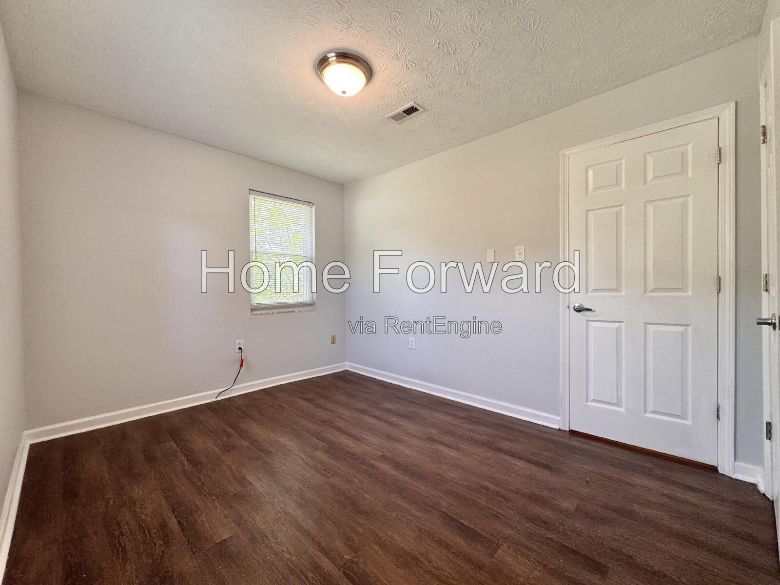 Sizable 3BR Home with Huge Bonus Den – Great Location in Richmond! property image