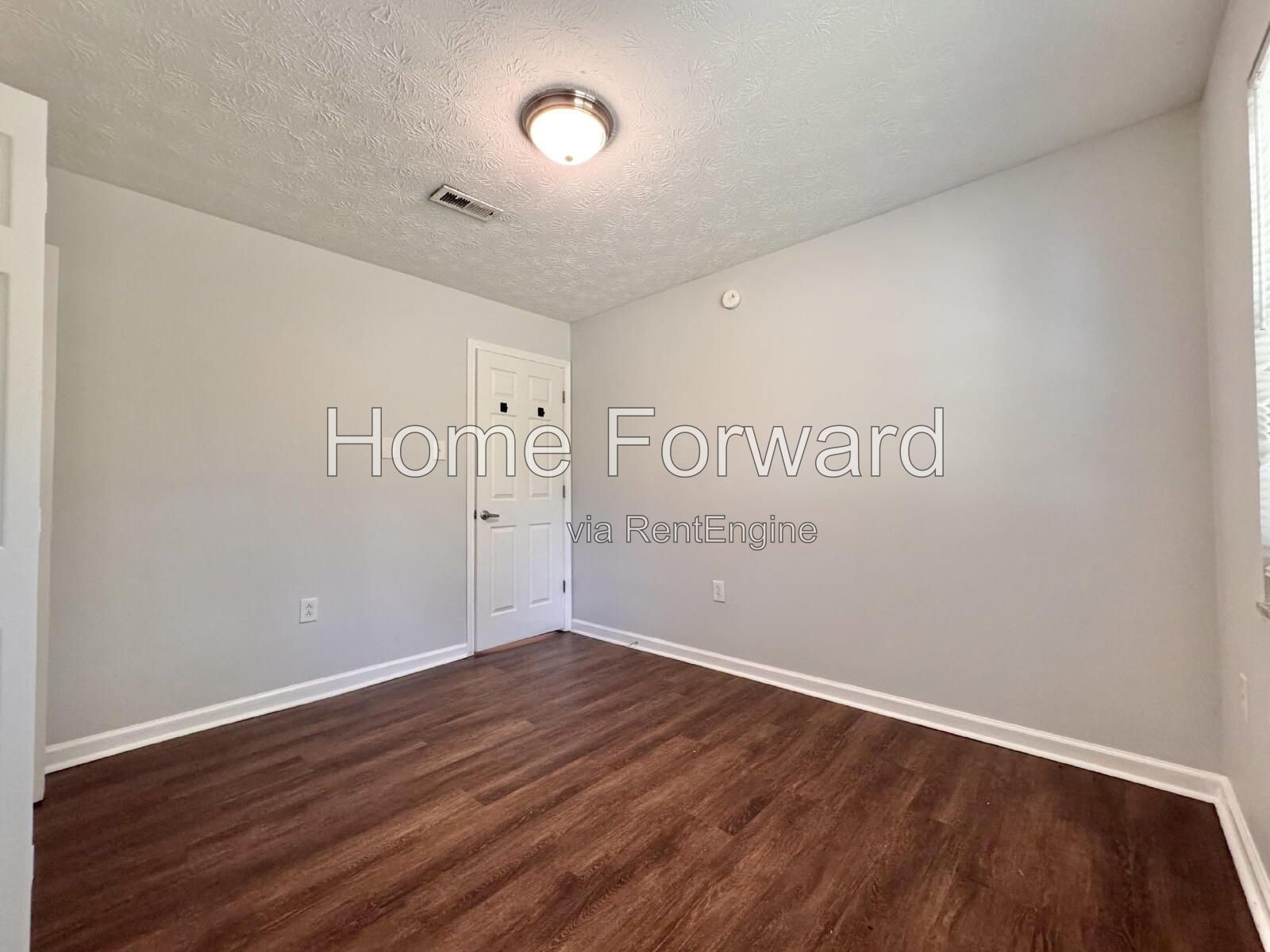 Sizable 3BR Home with Huge Bonus Den – Great Location in Richmond! property image