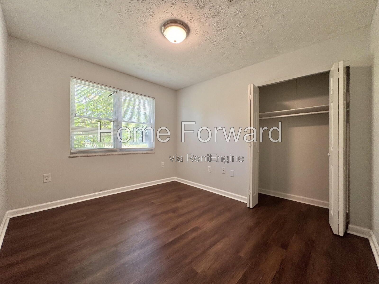 Sizable 3BR Home with Huge Bonus Den – Great Location in Richmond! property image