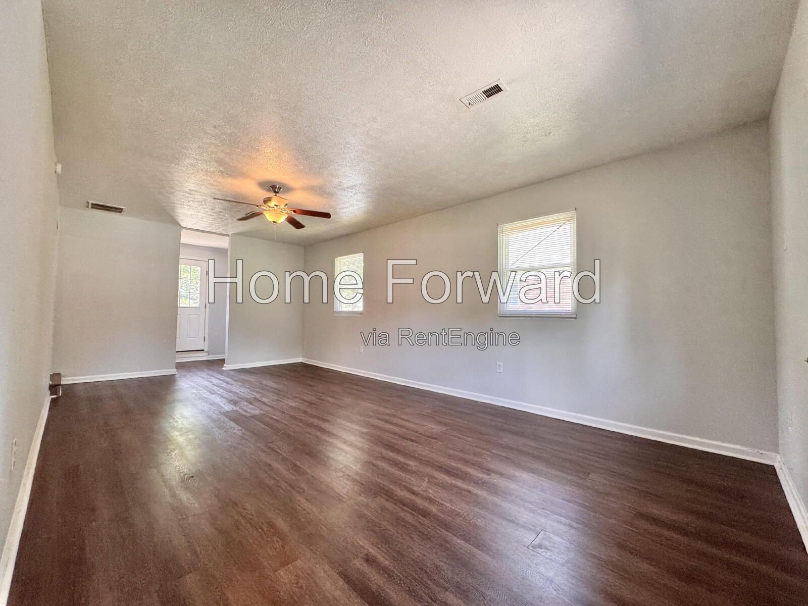 Sizable 3BR Home with Huge Bonus Den – Great Location in Richmond! property image