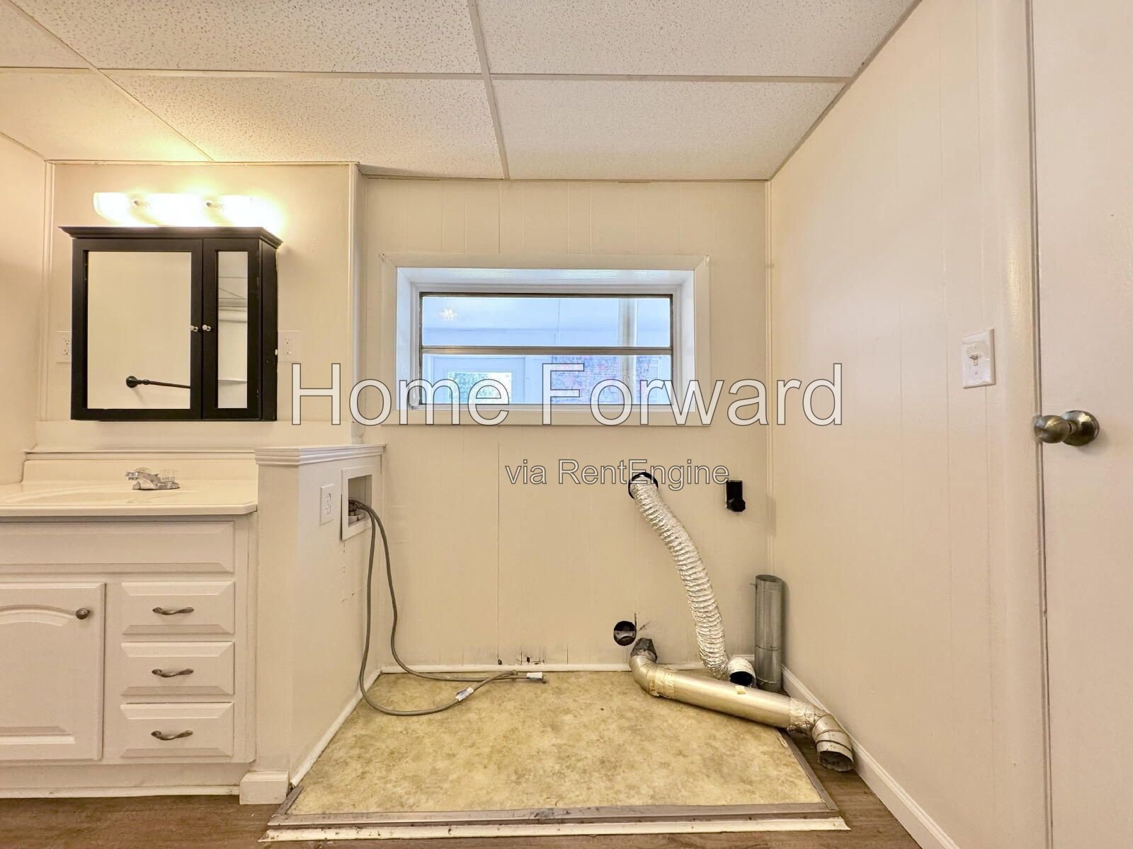 4 bed Home in Richmond KY - Spacious 1800 Sq Ft with 2 Full Baths at 107 North Robbins Court! property image